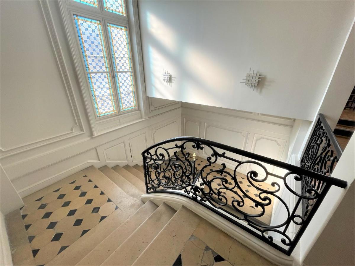 Aux Clefs Des Sacres - Dans Un Hotel Particulier Situe Rue Du Marc - Reims - Hyper Centre Forum Mairie Boulingrin Bagian luar foto