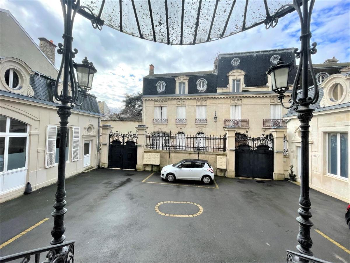 Aux Clefs Des Sacres - Dans Un Hotel Particulier Situe Rue Du Marc - Reims - Hyper Centre Forum Mairie Boulingrin Bagian luar foto