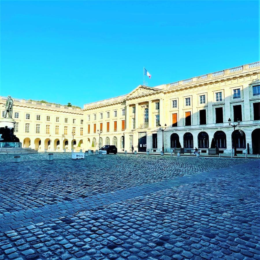 Aux Clefs Des Sacres - Dans Un Hotel Particulier Situe Rue Du Marc - Reims - Hyper Centre Forum Mairie Boulingrin Bagian luar foto