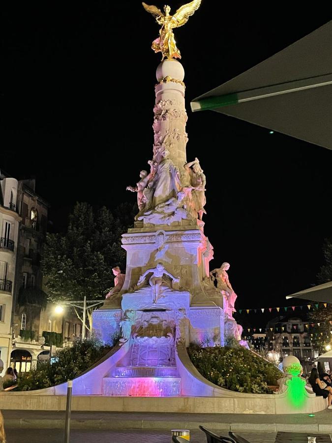 Aux Clefs Des Sacres - Dans Un Hotel Particulier Situe Rue Du Marc - Reims - Hyper Centre Forum Mairie Boulingrin Bagian luar foto