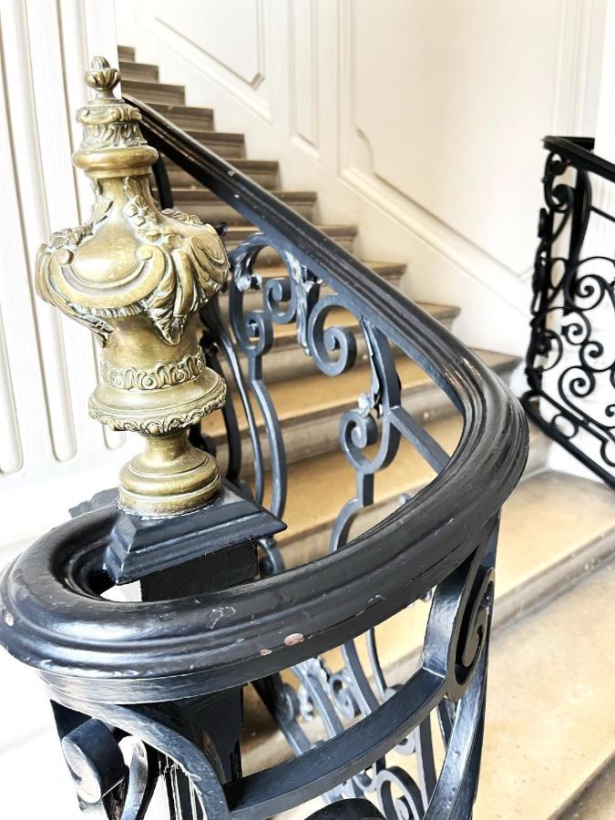 Aux Clefs Des Sacres - Dans Un Hotel Particulier Situe Rue Du Marc - Reims - Hyper Centre Forum Mairie Boulingrin Bagian luar foto